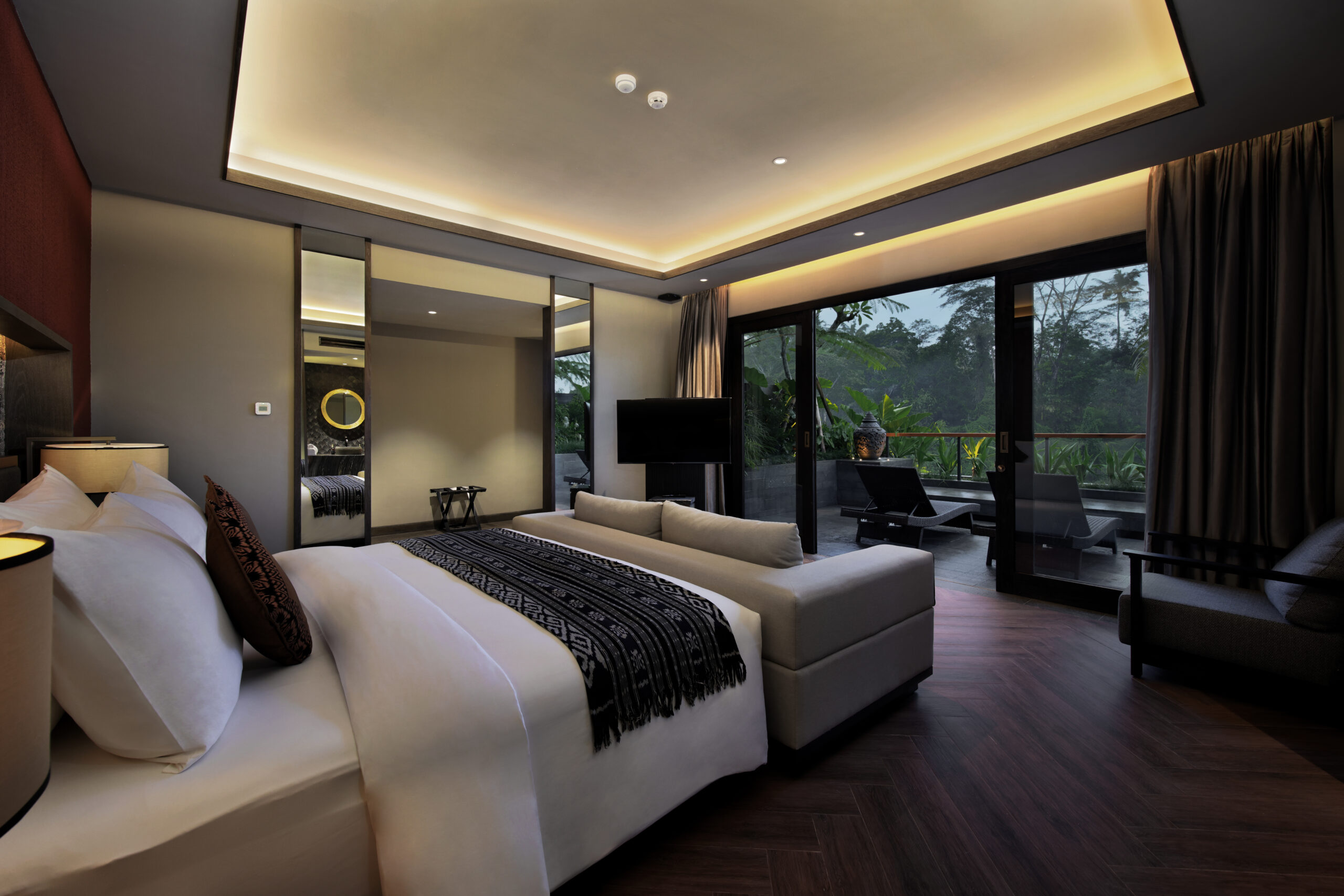 AYATARA VILLA Akash Forest-View Balcony Suites at this Bali villa offer a serene escape with breathtaking jungle views from a private balcony. Perfect for a villa in Bali experience surrounded by nature.